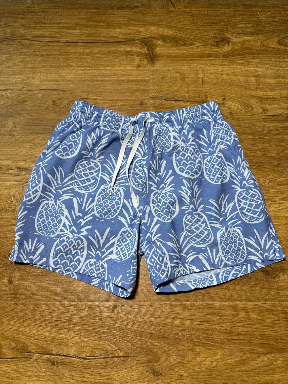 chubbies Light Blue Pineapple-Print Swim Shorts Large